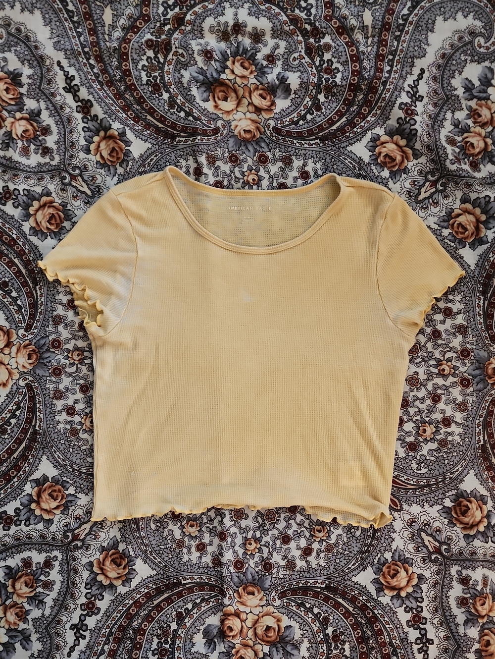 American Eagle Outfitters Light Yellow Lettuce-Edge Crop Top – Size M